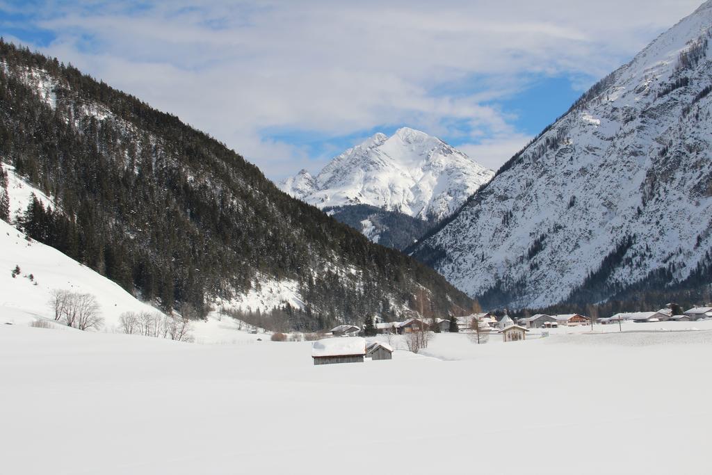 Hotel Winklerhof Holzgau Buitenkant foto