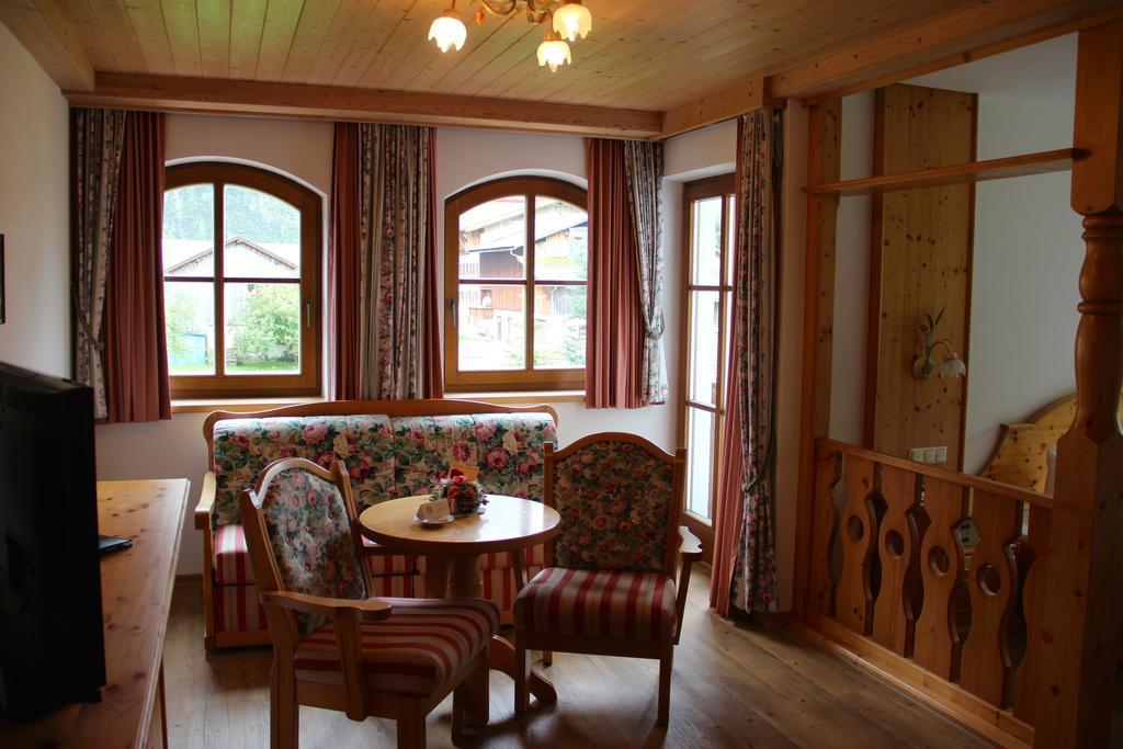 Hotel Winklerhof Holzgau Kamer foto