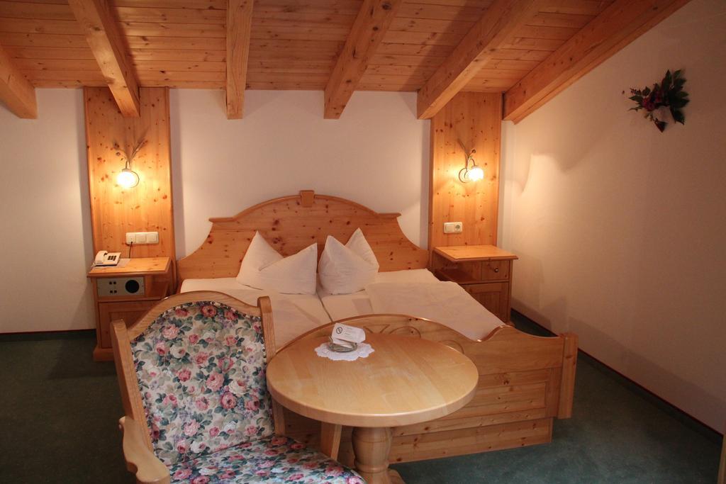 Hotel Winklerhof Holzgau Kamer foto