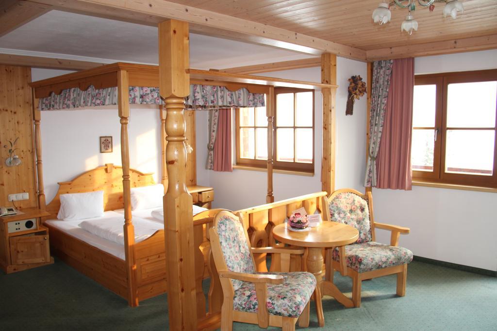 Hotel Winklerhof Holzgau Kamer foto